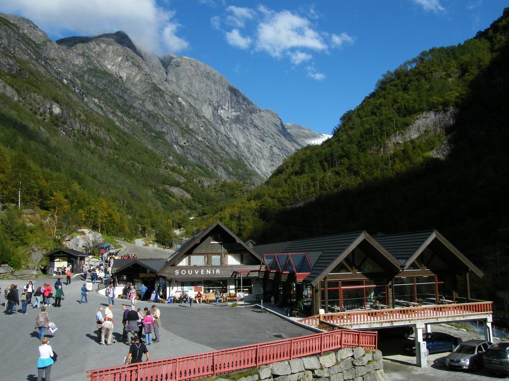 Briksdalsbre Fjellstove Hotel Exterior photo